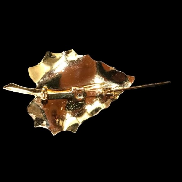Brooch Pin Women's Vintage Leaf Jewelry in a Gold Tone Setting - Picture 3 of 3